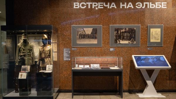 Сменили профиль: Александр Петров — почтарь, Филипп Киркоров — детектив