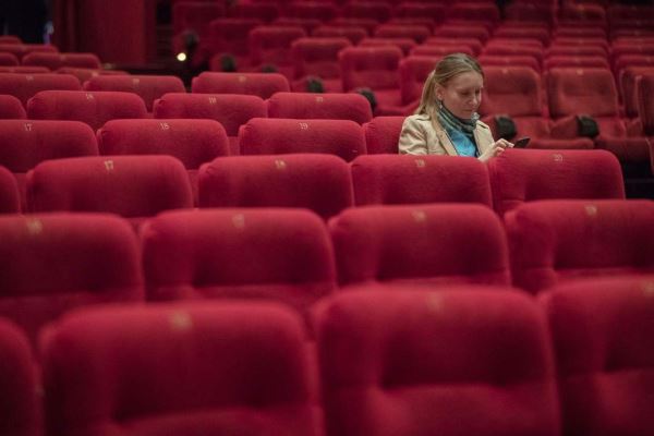 Кинотеатр есть у нас дома: треть зрителей не ходит на фильмы из-за цен на билеты