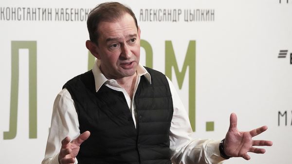 Сложное здание: Хабенский и Цыпкин в МХТ поставили сказку для взрослых
