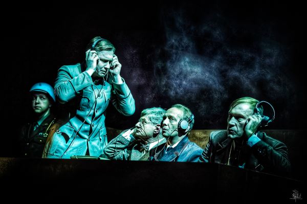 Семейные узники: Цыганов строит внука, Хабенский расселяет дом