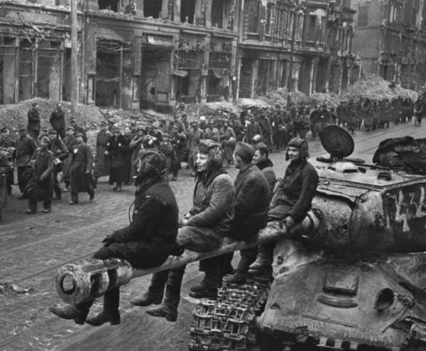 День памяти. Краткая сводка на 2 мая 1945 года