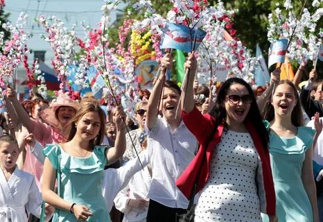 День весны и труда в 2025 году: история и обычаи праздника