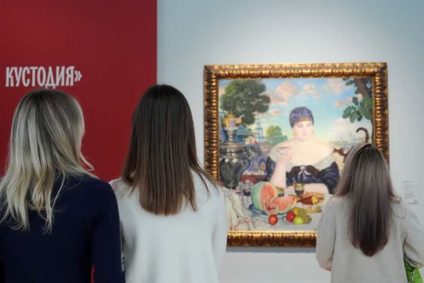 Потехам час: выставка Бориса Кустодиева показывает русские веселья