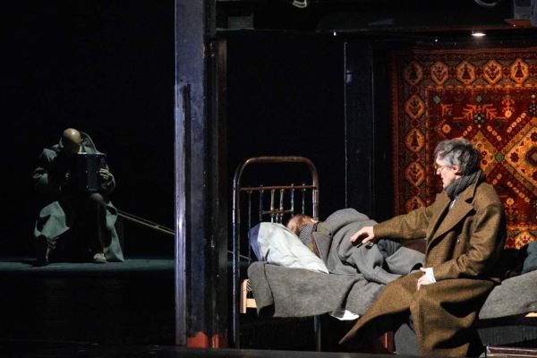 Один в поле воин: в МХТ поставили «Двадцать дней без войны»