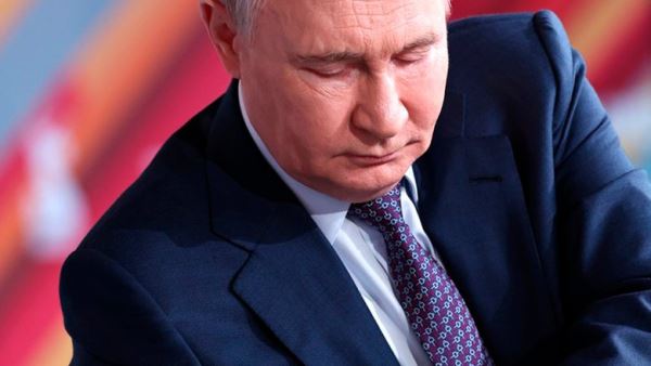 Президент РФ Владимир Путин поздравил Новосибирский театр с юбилеем