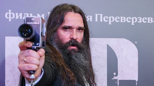 «Настоящие герои идут в обход»: Режиссер Переверзев о русской культуре в Каннах